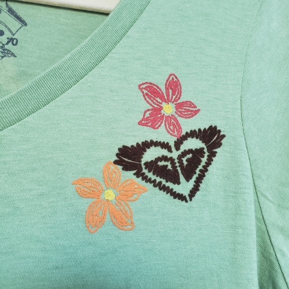 Roxy Green V Neck Tee Shirt Embroidered Large - Picture 2 of 6